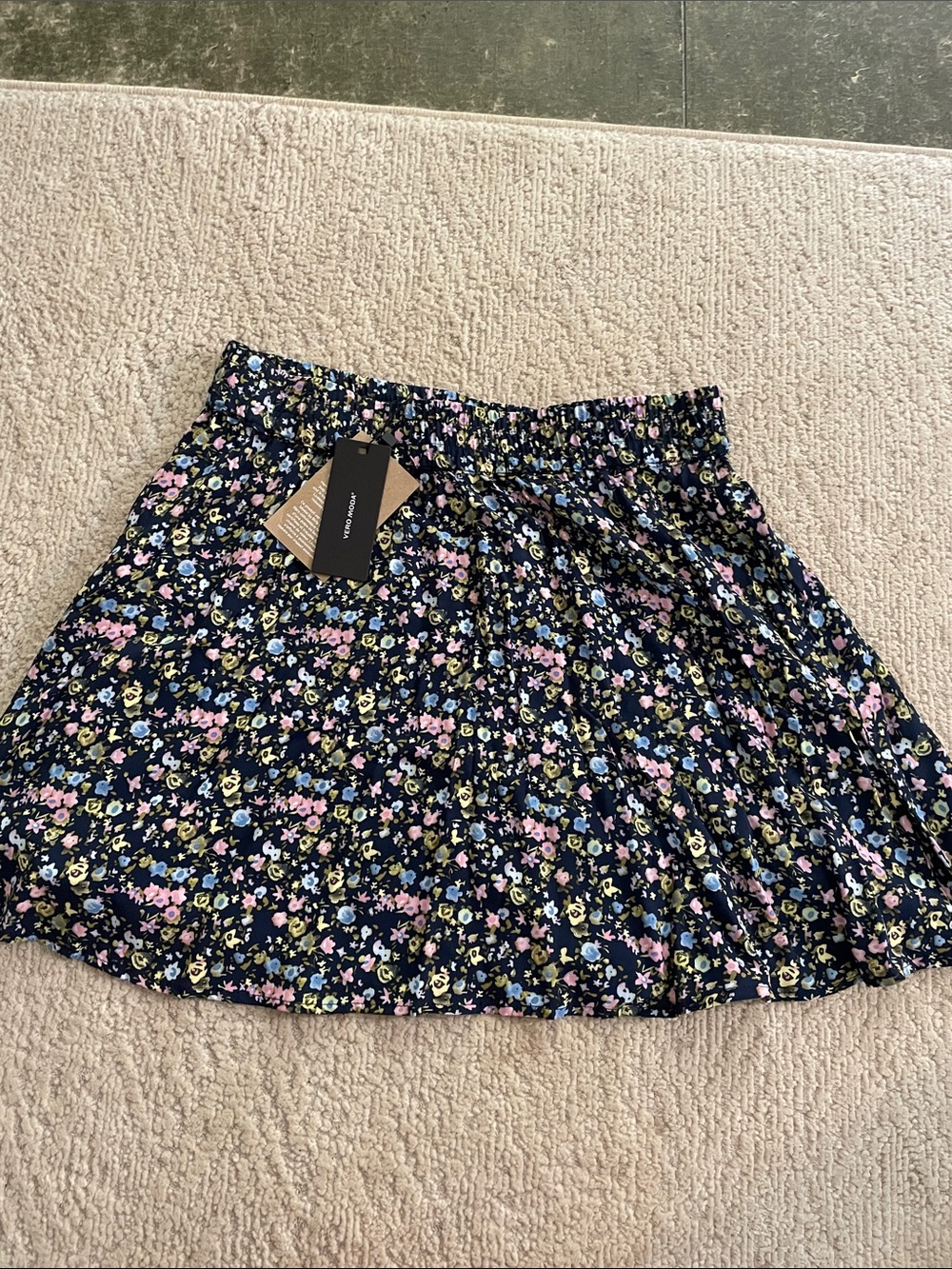 Vero Moda Black Floral Elastic Waist Skater Skirt
